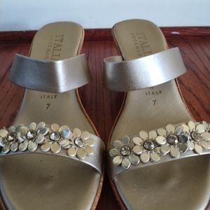 Italian wedge Champagne Sandal with flowers and rhinestone size 7.